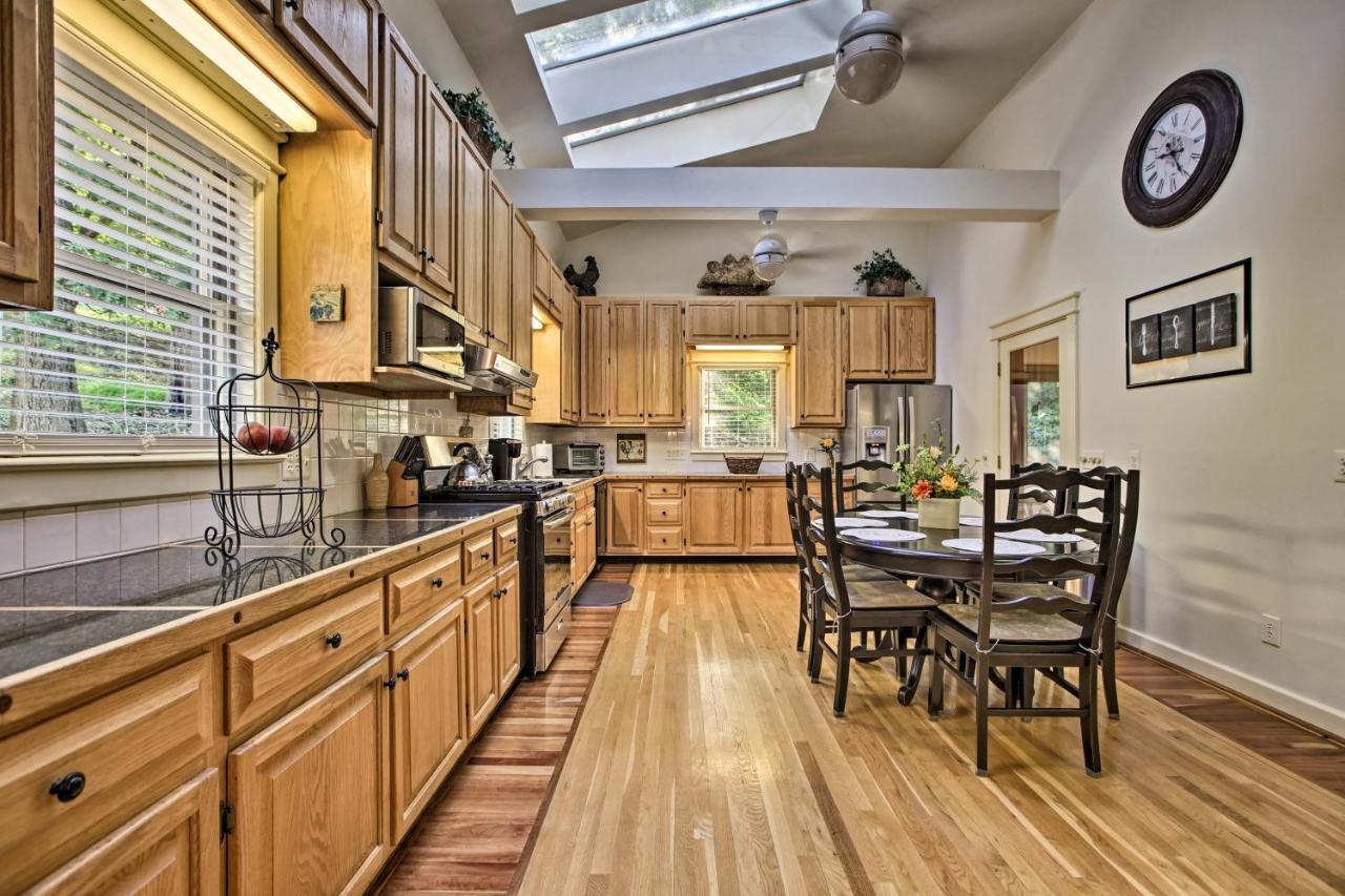 Spacious Mcgaheysville Family Retreat With Game Room Dış mekan fotoğraf